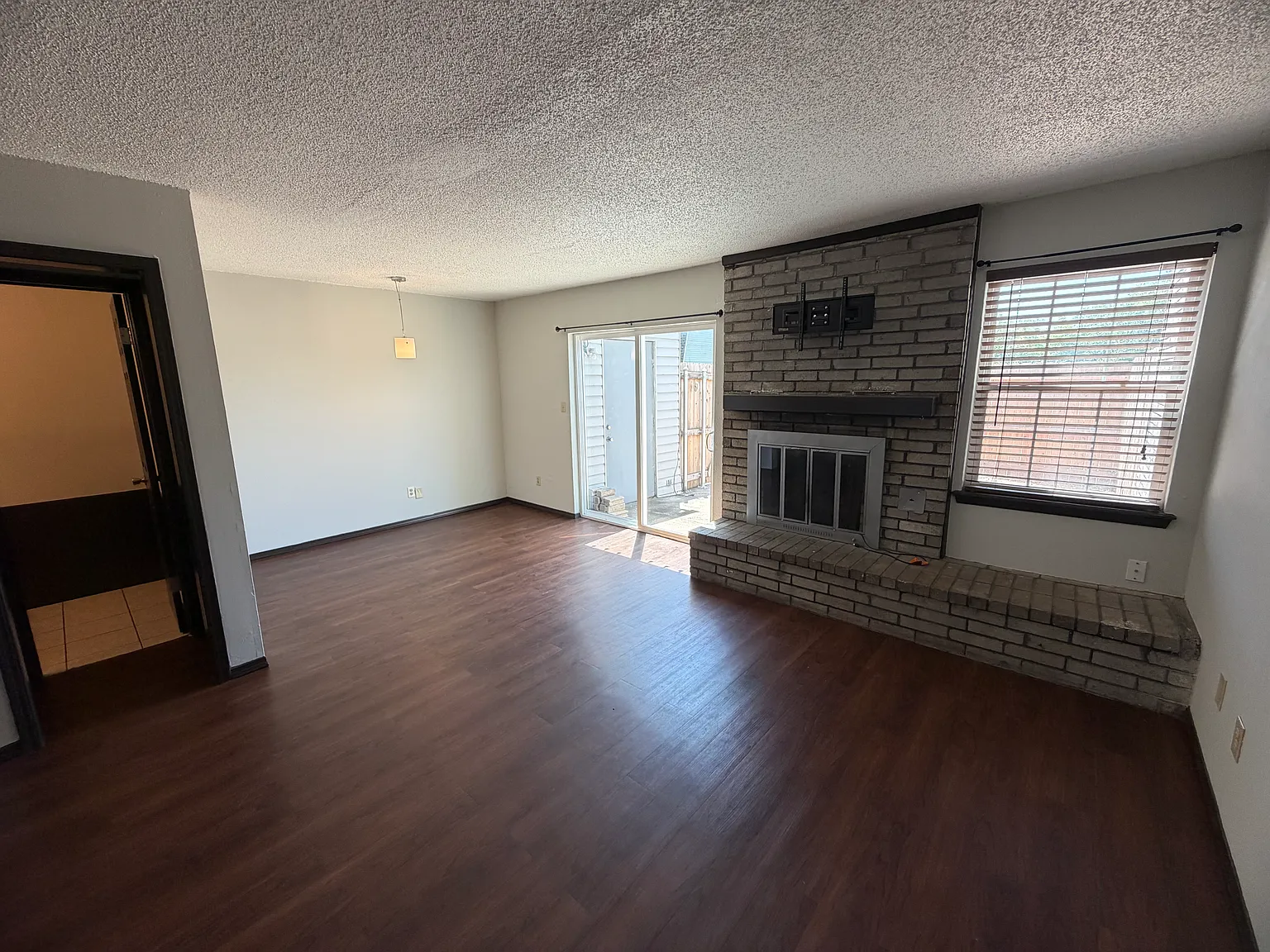 2 bed, 1200 sqft, $1,000 — Photo 2