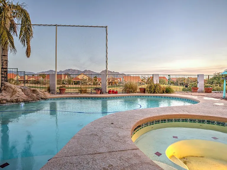 11018 N Mountain Breeze Dr — Photo 2