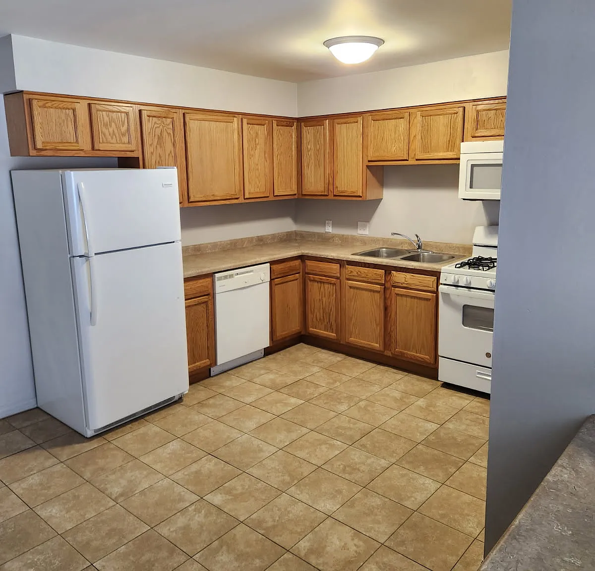XL Byron Center Apartments — Photo 4