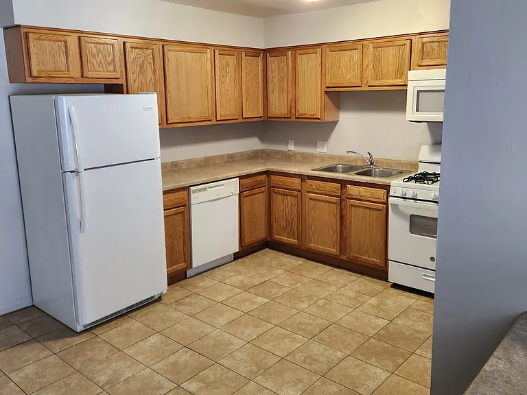 XL Byron Center Apartments — Photo 4