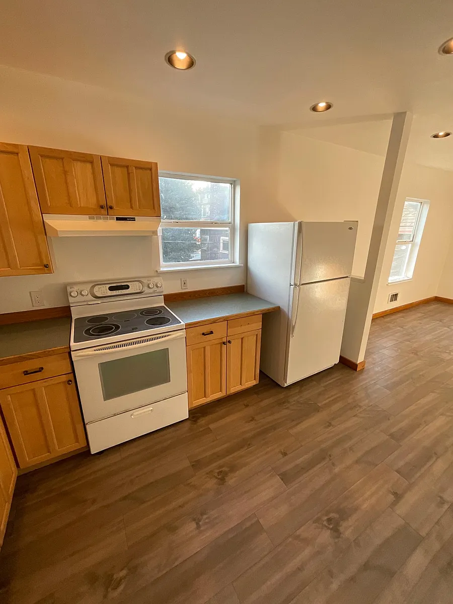 Building Photo - 3407 Gilman Ave W #C