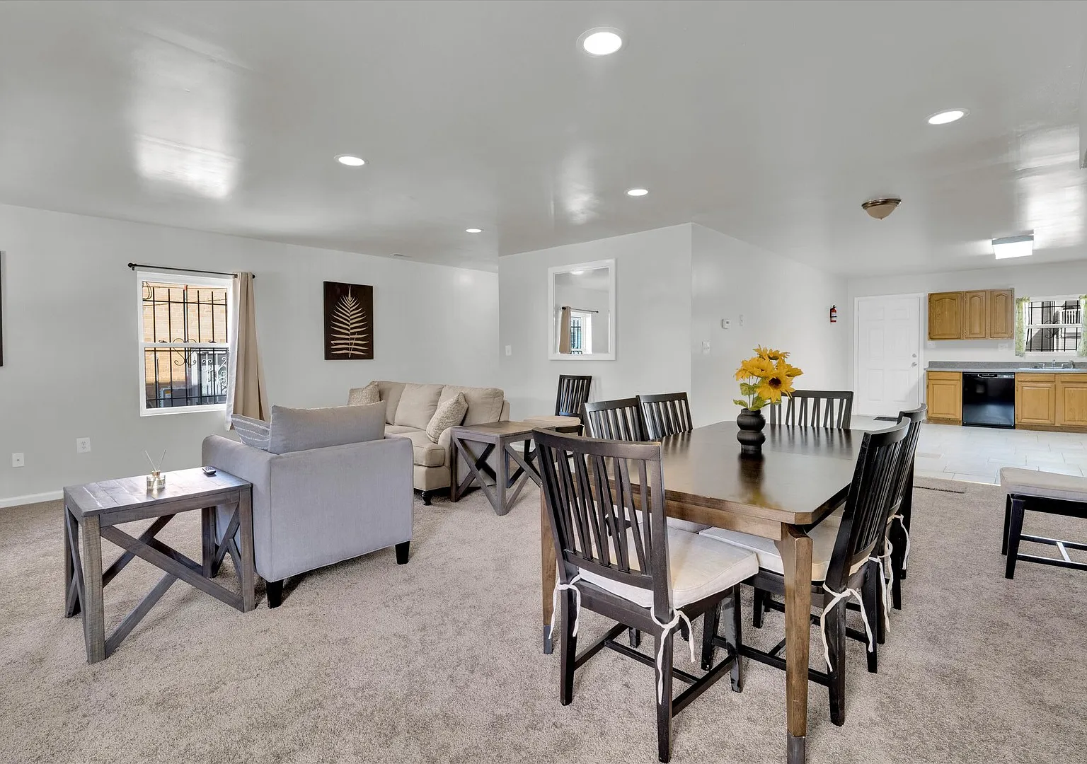 Private Six Bedroom Furnished Spacious DC Home - All Utilities & Wi-Fi — Photo 3