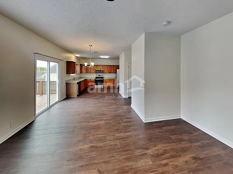 305 Schoolhouse Ct — Photo 7