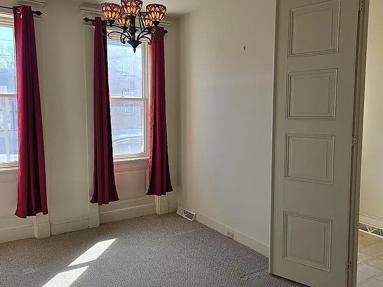 415 W King St — Photo 16