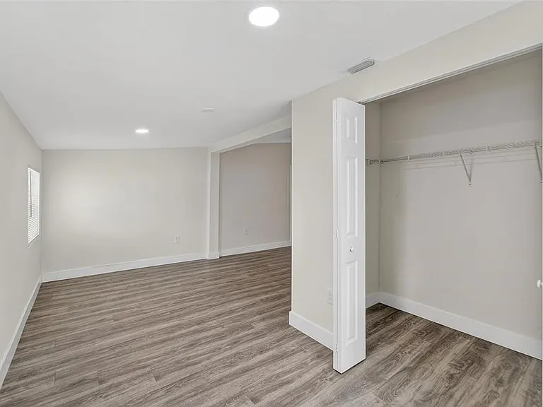 2525 W Beach St — Photo 33
