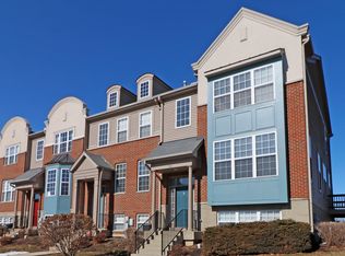 90 Village Station Ln, Grayslake, IL 60030