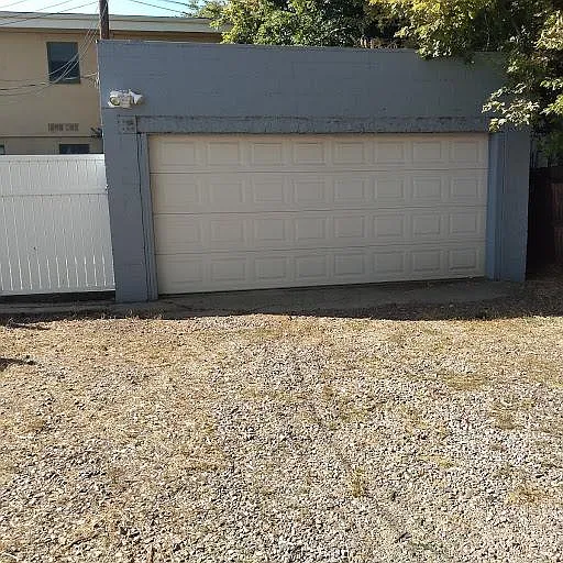 Garage showing enclosed yard