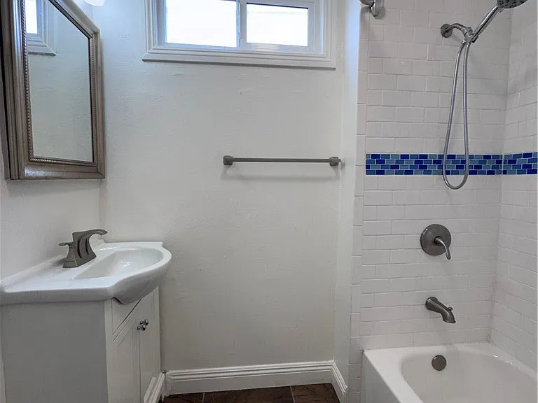 1325 Douglas St — Photo 16