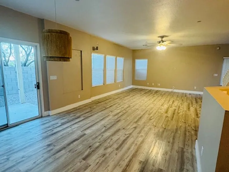 8455 N Placita De La Manzana — Photo 5