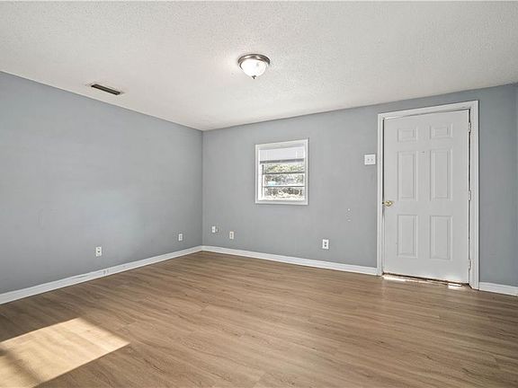5th image of 9032 Ingleside Ave