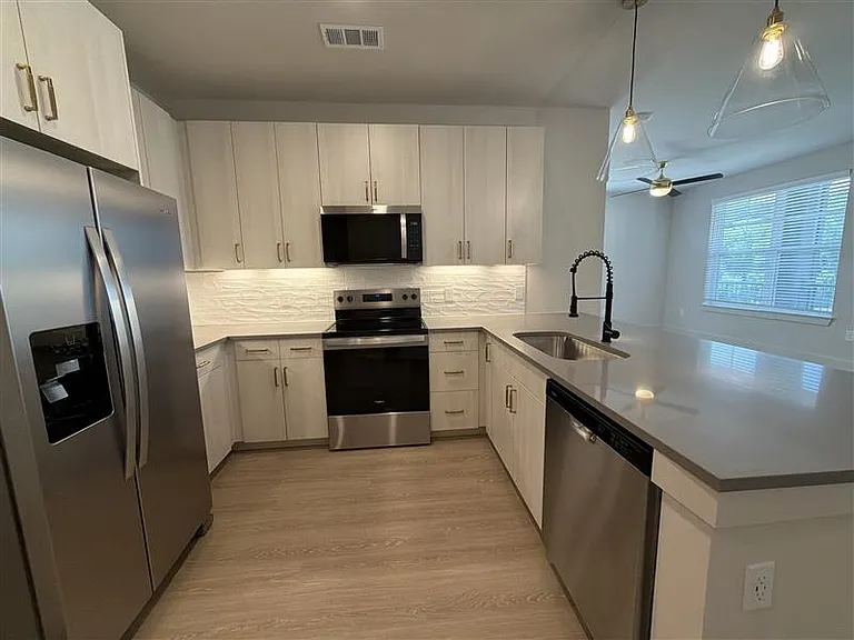 District on the Etowah Apartments — Photo 1476