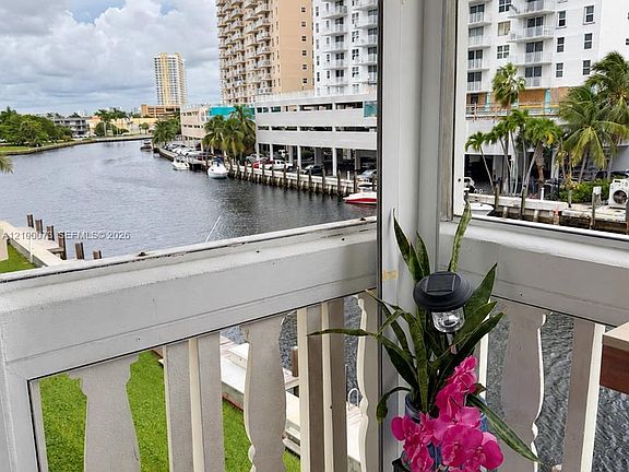 2nd image of 440 Paradise Isle Blvd APT 306