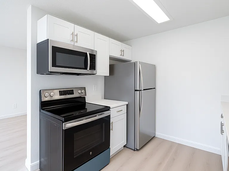 Meadowbrook Apartments — Photo 8