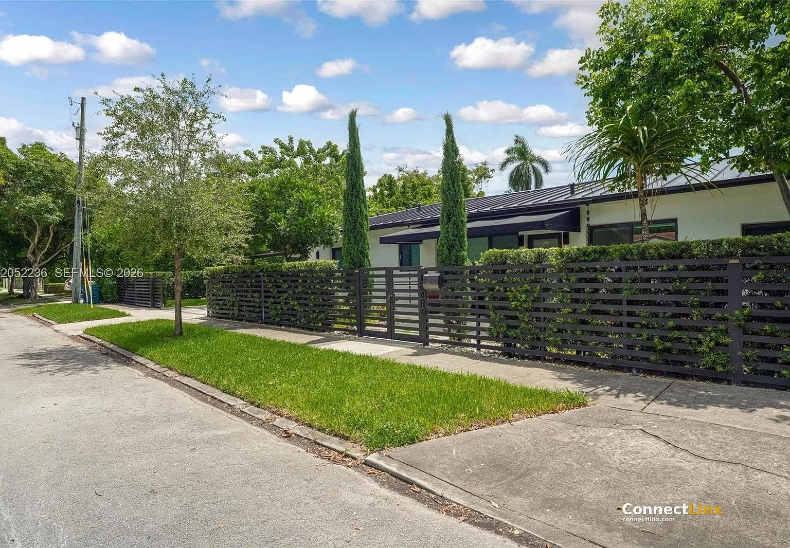 3 bed, 3.0 bath, 1700 sqft, $7,200 — Photo 1