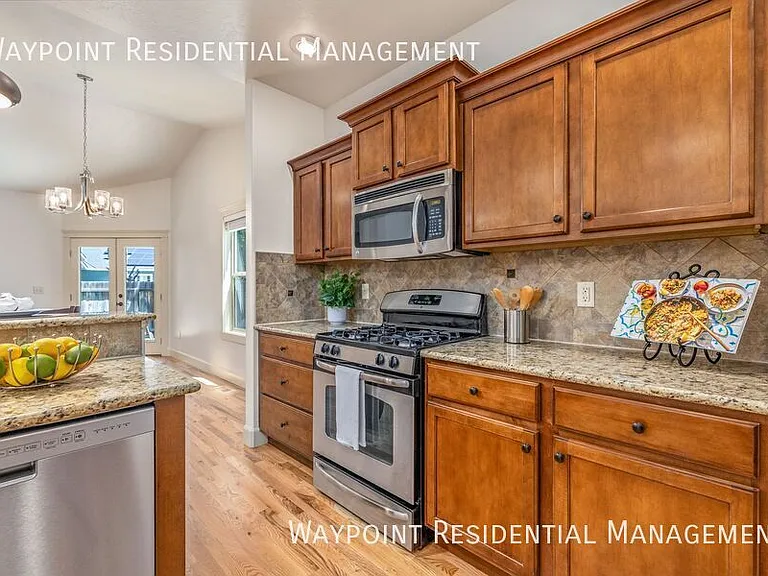 5956 N Bremerton Pl — Photo 10