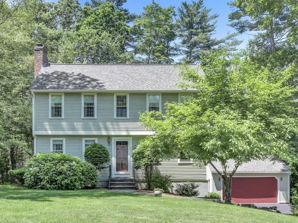 99 Cricket Dr, Sturbridge, MA 01566