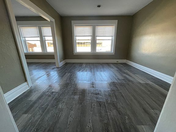 5th image of 208 E Howard St #1