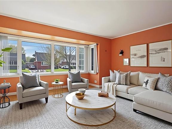 5th image of 70 Roxborough Ave