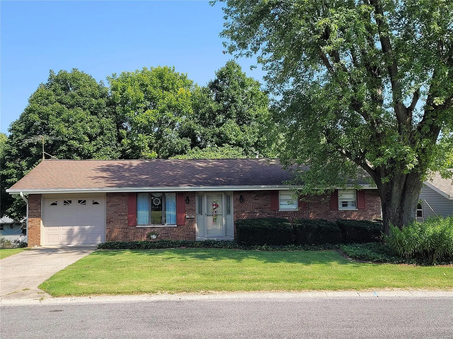 1506 Saratoga Dr photo 1