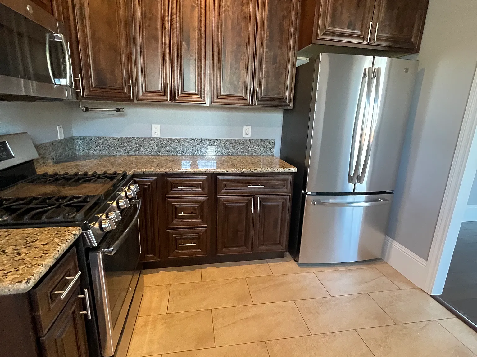 2 bed, 840 sqft, $2,800 — Photo 2