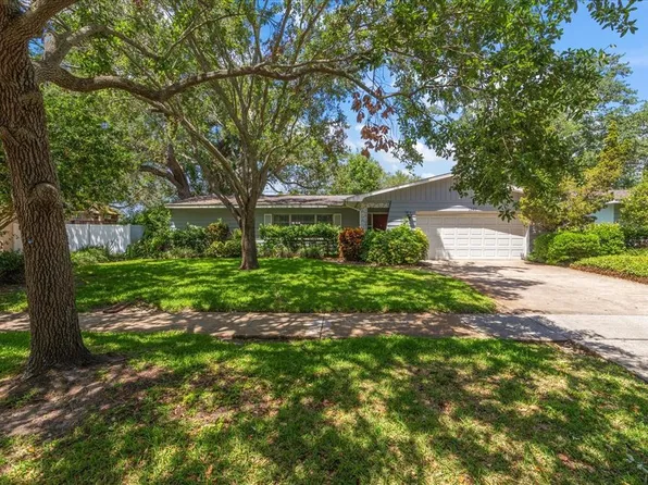 1340 Whispering Pines Dr, Clearwater, FL 33764