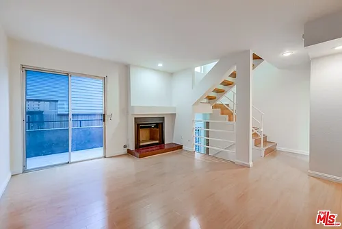 1077 W Kensington Rd #3 Photo 1