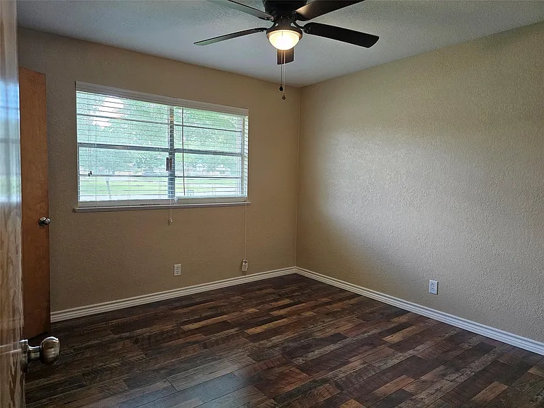 120 Ronald Ave — Photo 15