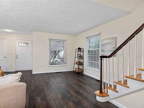 4th image of 107 Wyndham Ave Unit 107