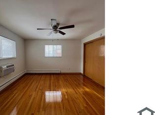 23770 Kelly Rd APT 10, Eastpointe, MI 48021