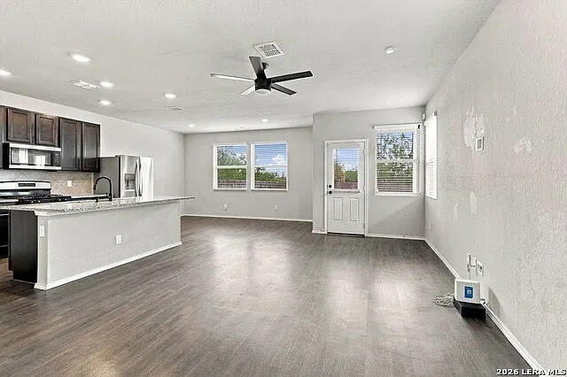3 bed, 2.5 bath, 1907 sqft, $1,750 — Photo 3