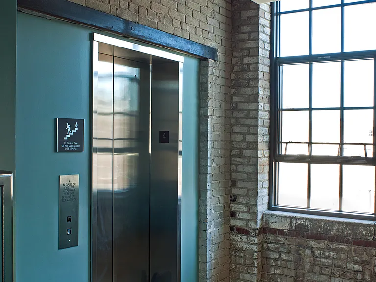 Serrano Lofts — Photo 24