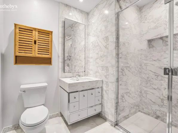 138 East 50th Street image 5 of 15