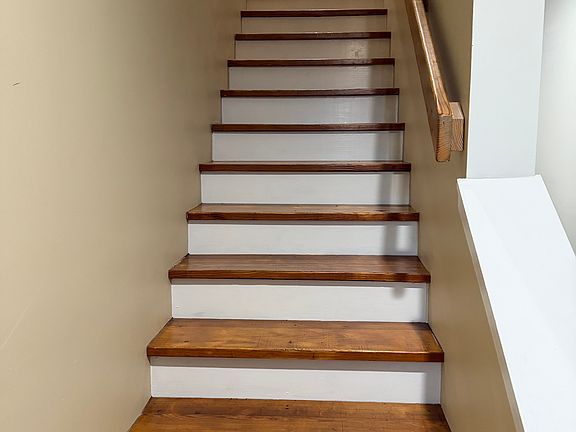 2nd image of 102 S Main St APT 2