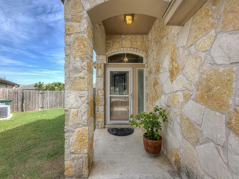 116 Encina Cv — Photo 3