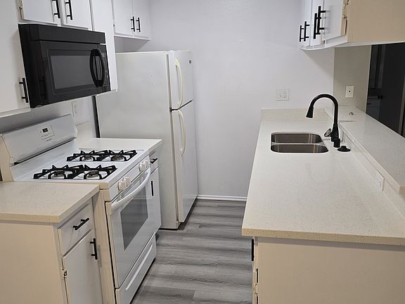 3rd image of 5531 Corteen Pl APT 111
