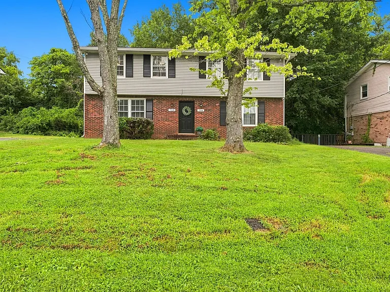 758 McPherson Dr — Photo 1