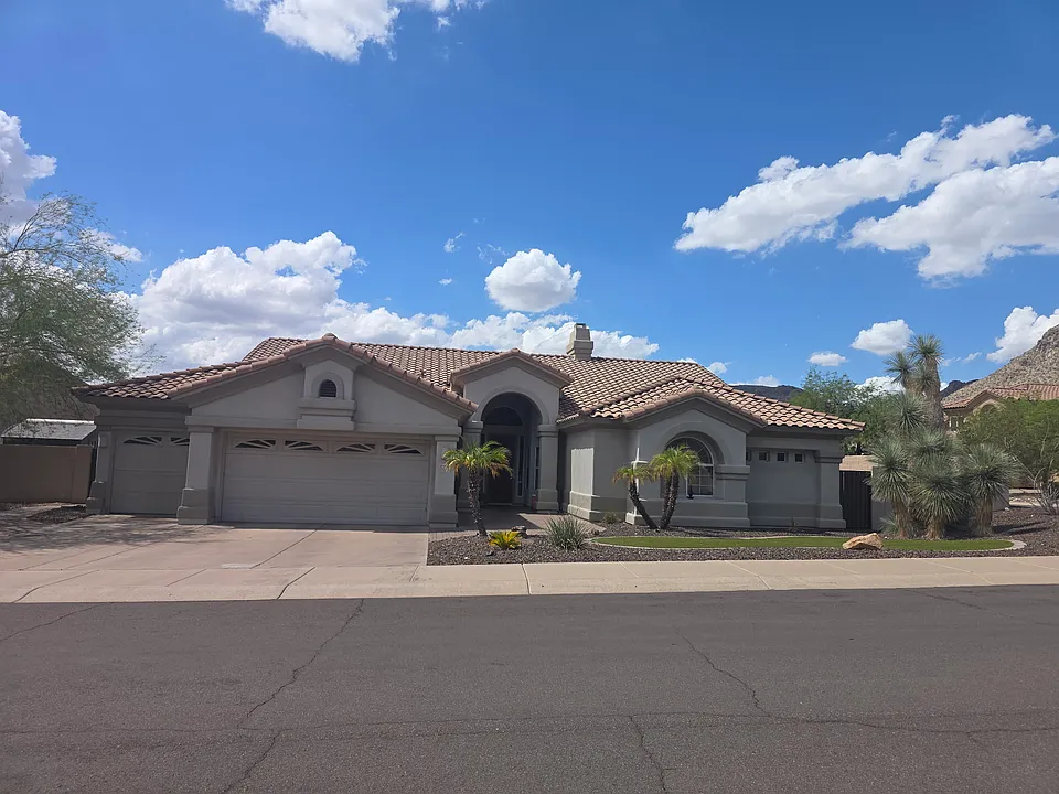1424 E Desert Broom Way