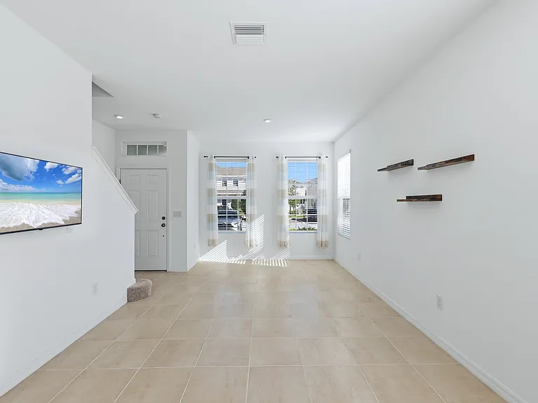 6135 Fairmont Ln — Photo 8