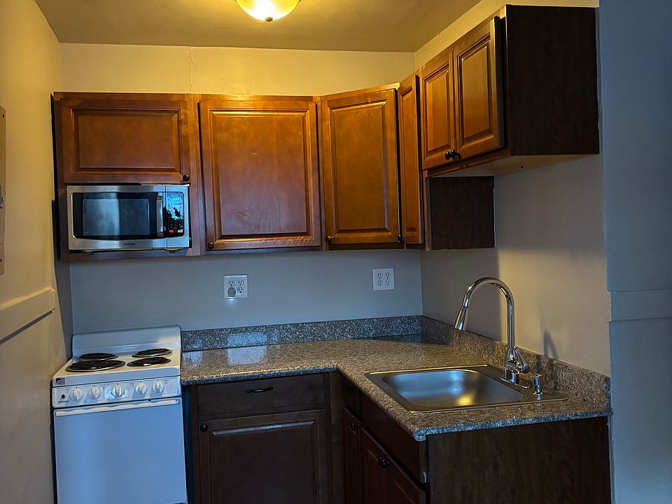 1st image of 4541 Brooklyn Ave NE #5