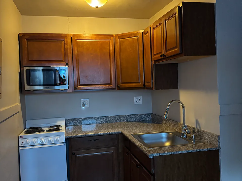 4541 Brooklyn Ave NE #5