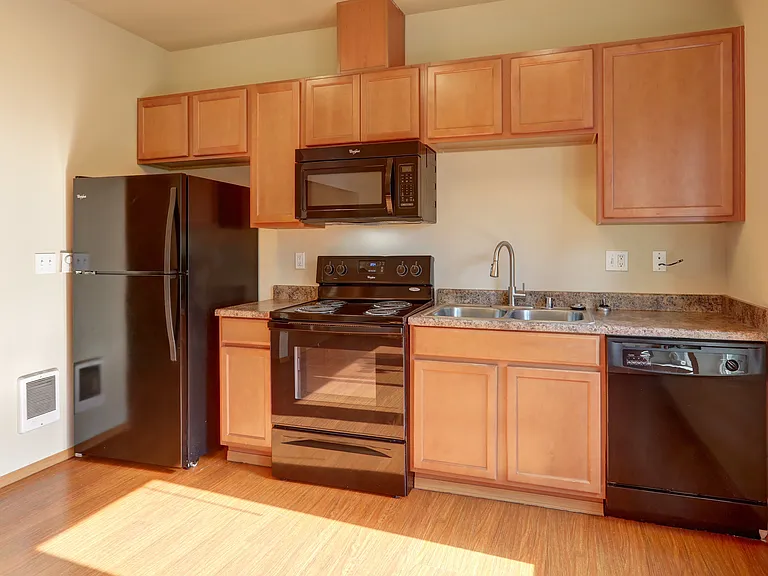 Ambaum Place I | Modern Apartment Homes w/ In-Unit Laundry! — Photo 14