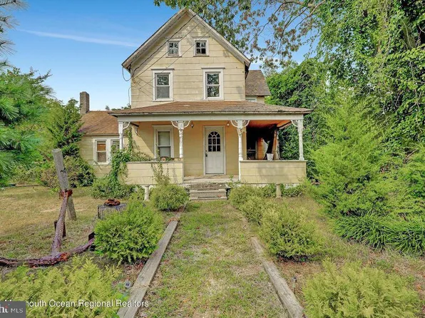 17 Chapel St, Waretown, NJ 08758