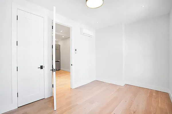 Rented by Real Estate Leonard LLC | media 8