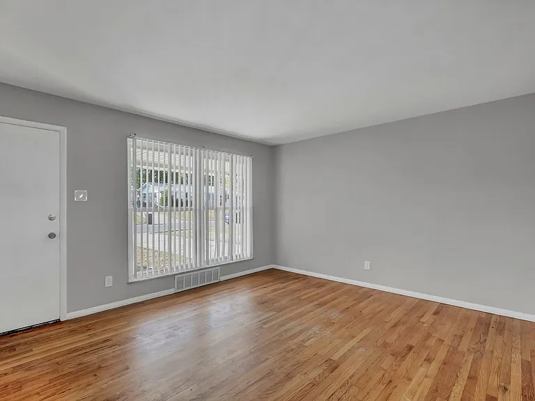 1505 Miller Dr — Photo 6