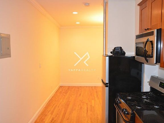 3rd image of 709 Dekalb Ave APT 21