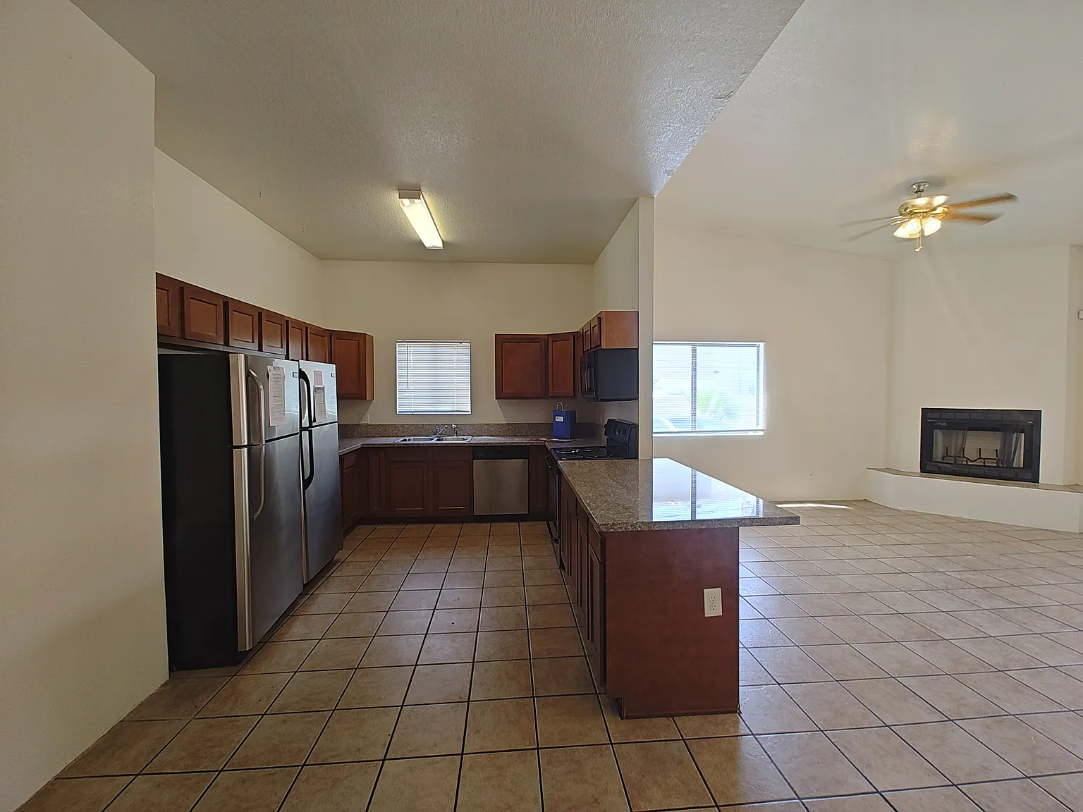 9 bed, 3260 sqft, $6,750 — Photo 4
