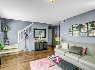 6840 De Celis Pl APT 31, Van Nuys, CA 91406
