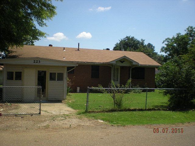 1st image of 223 Lakeview Dr