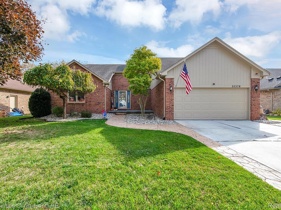 1st image of 35378 Saint Clair Dr