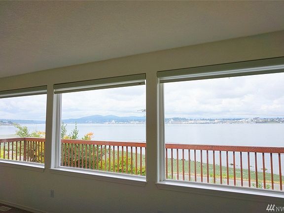 3rd image of 2433 Beach Dr E